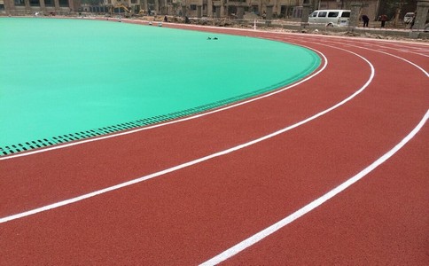 透氣型塑膠跑道施工